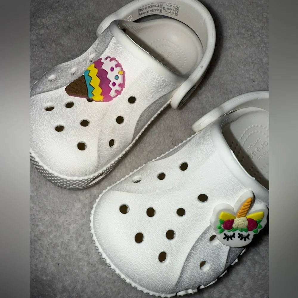 CROCS Kids Classic Clog Shoes w/ Jibbetz | Size 5 | White |